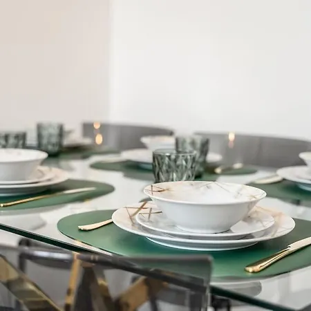 Portofino Luxury City Center - Free Parking - Ac Appartement