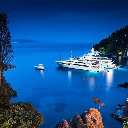 Portofino Luxury City Center - Free Parking - Ac