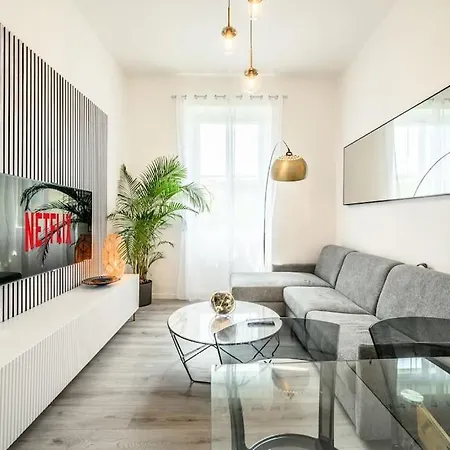 Portofino Luxury City Center - Free Parking - Ac Apartment